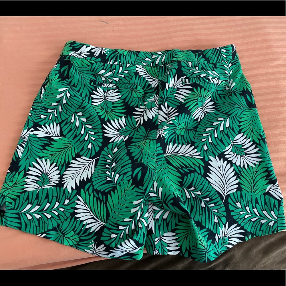 Tropical Shorts - Stretchy! (Dalia) - Picture 4 of 12